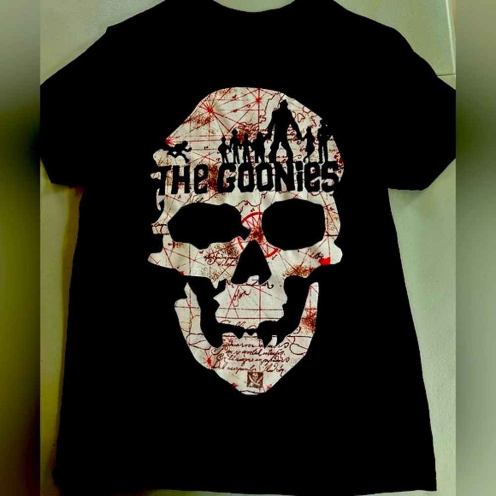 NEW! The Goonies Skull Art Hybrid Apparel Graphic Tee-Black (Small)- NWT